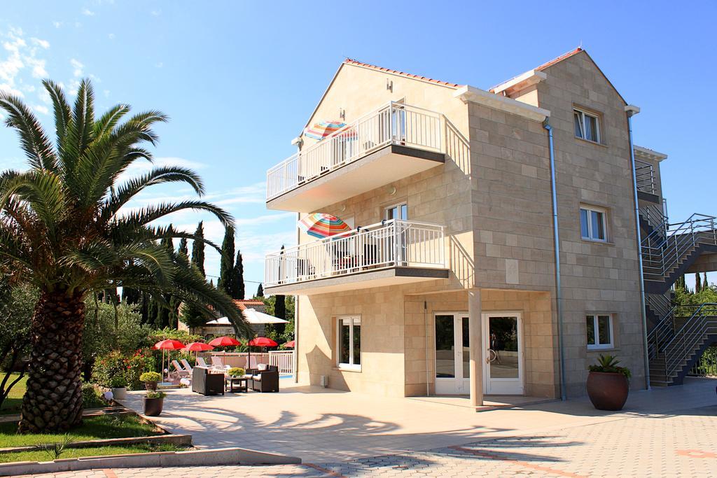 Apartments Grand Pinea Cilipi Exterior photo